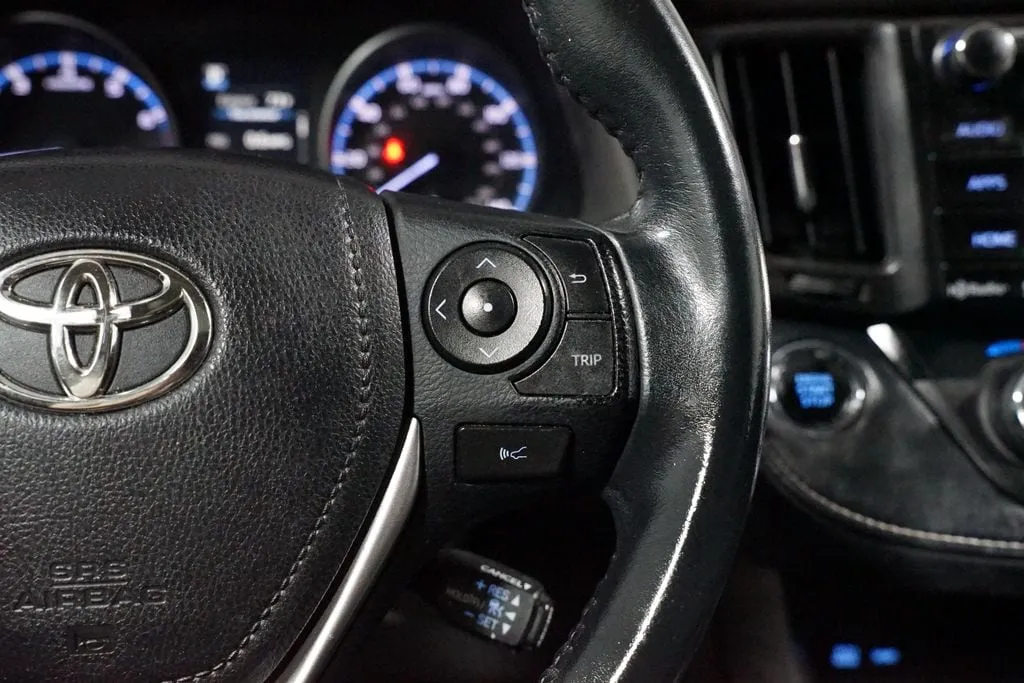 2018 Toyota RAV4 XLE thumbnail 13