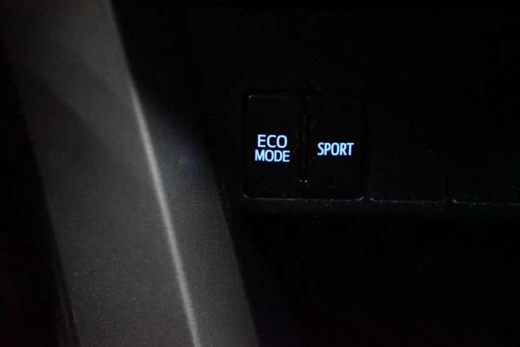 2018 Toyota RAV4 XLE thumbnail 21
