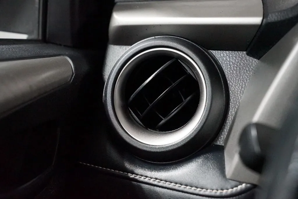 2018 Toyota RAV4 XLE thumbnail 23