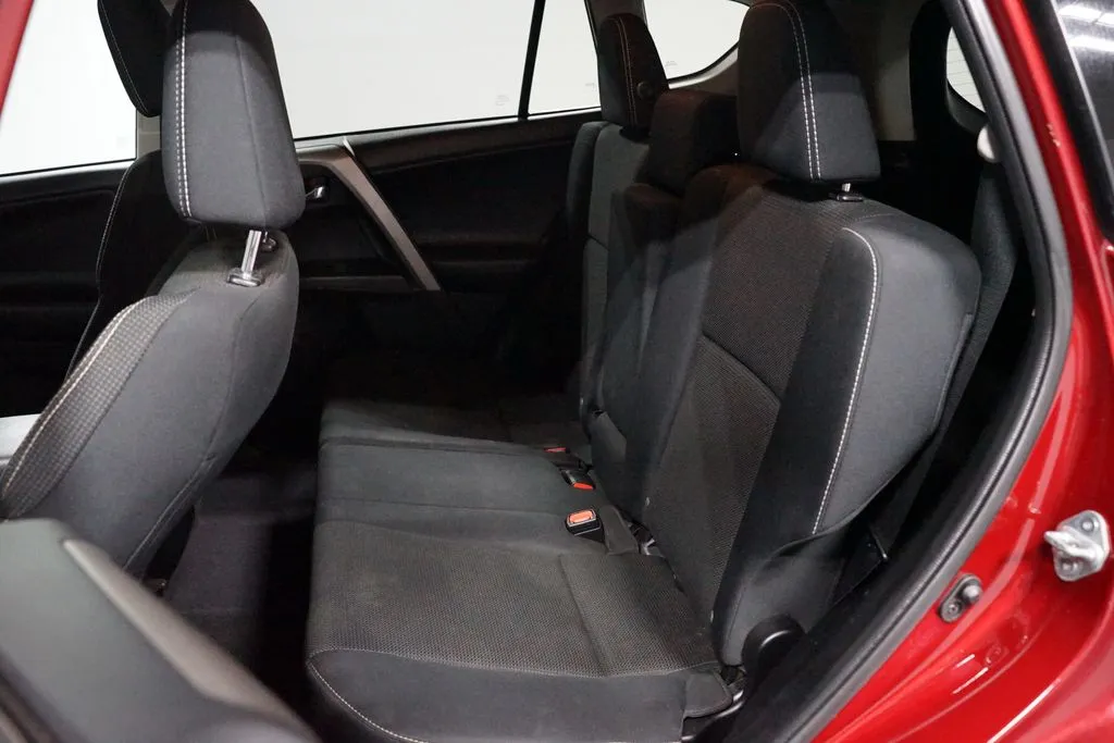2018 Toyota RAV4 XLE thumbnail 27
