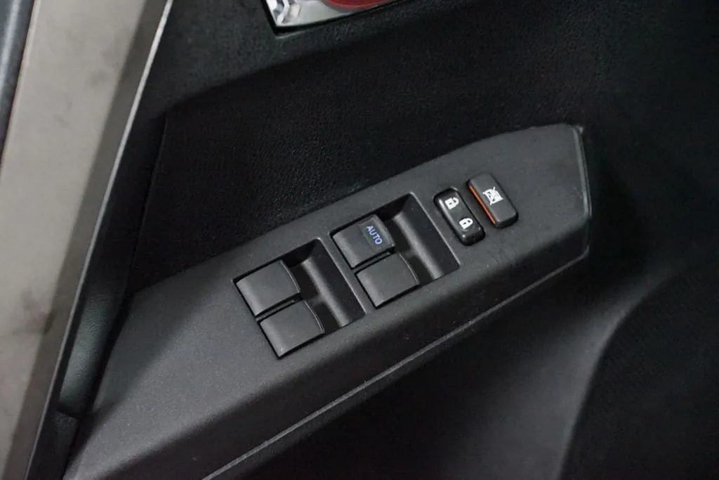 2018 Toyota RAV4 XLE thumbnail 29