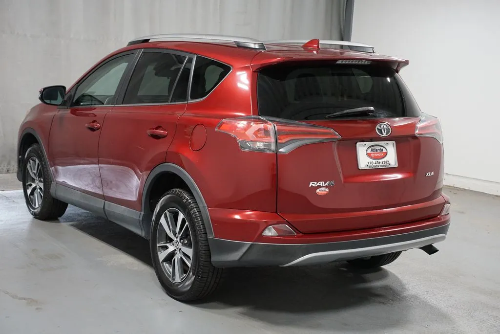 2018 Toyota RAV4 XLE thumbnail 6
