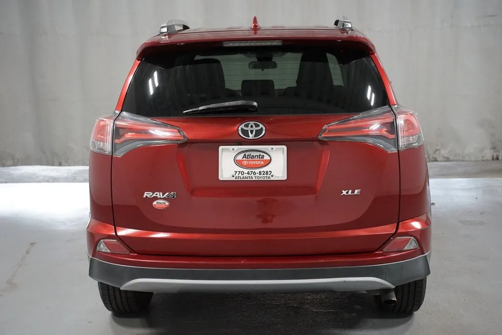2018 Toyota RAV4 XLE thumbnail 7