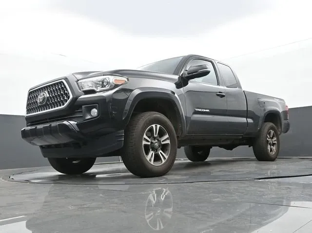 2018 Toyota Tacoma TRD Sport thumbnail 12