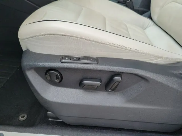 2018 Volkswagen Tiguan 2.0T SEL Premium thumbnail 10