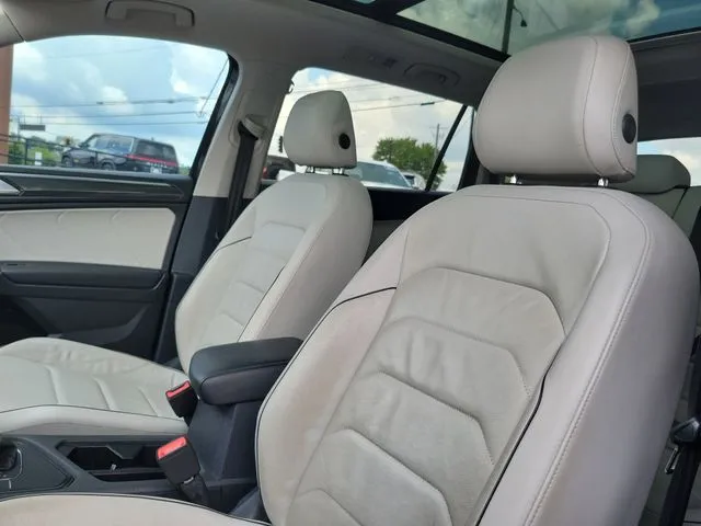2018 Volkswagen Tiguan 2.0T SEL Premium thumbnail 11