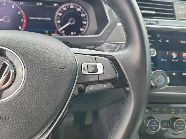 2018 Volkswagen Tiguan 2.0T SEL Premium thumbnail 18
