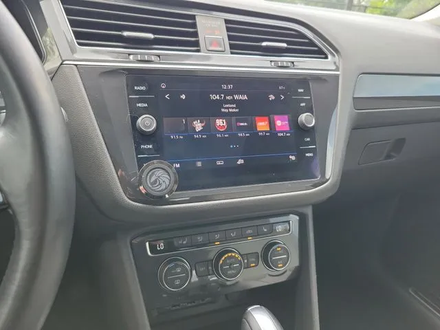 2018 Volkswagen Tiguan 2.0T SEL Premium thumbnail 19