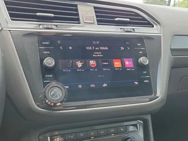 2018 Volkswagen Tiguan 2.0T SEL Premium thumbnail 20