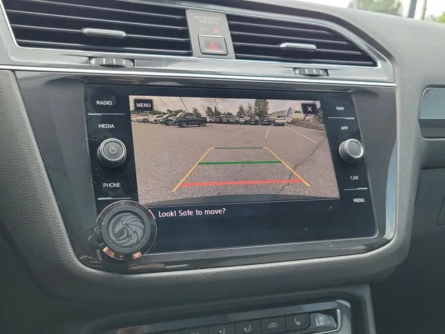 2018 Volkswagen Tiguan 2.0T SEL Premium thumbnail 21