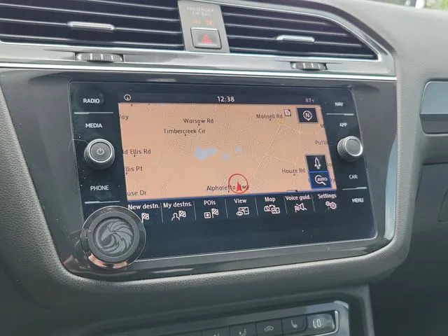 2018 Volkswagen Tiguan 2.0T SEL Premium thumbnail 22
