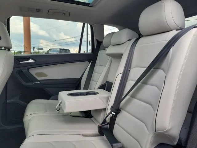 2018 Volkswagen Tiguan 2.0T SEL Premium thumbnail 27