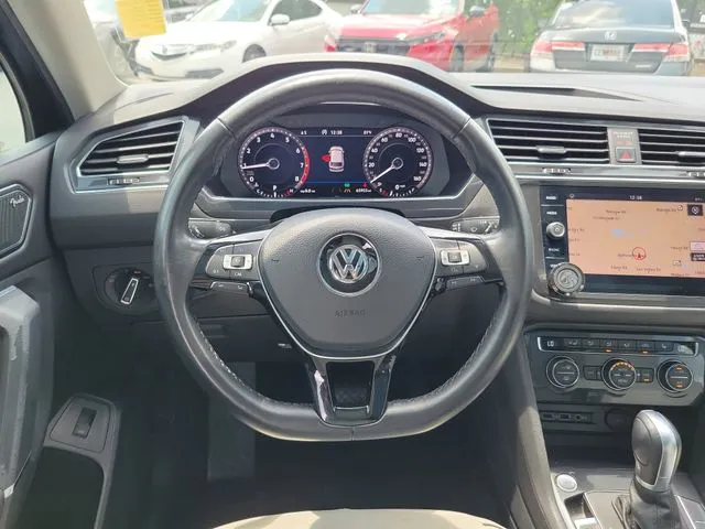 2018 Volkswagen Tiguan 2.0T SEL Premium thumbnail 29