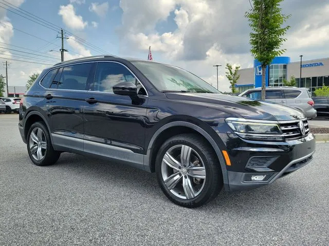 2018 Volkswagen Tiguan 2.0T SEL Premium thumbnail 3