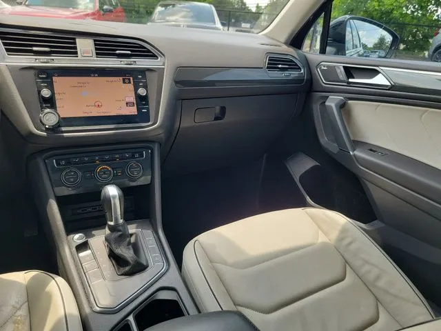 2018 Volkswagen Tiguan 2.0T SEL Premium thumbnail 30