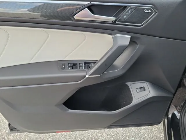 2018 Volkswagen Tiguan 2.0T SEL Premium thumbnail 8