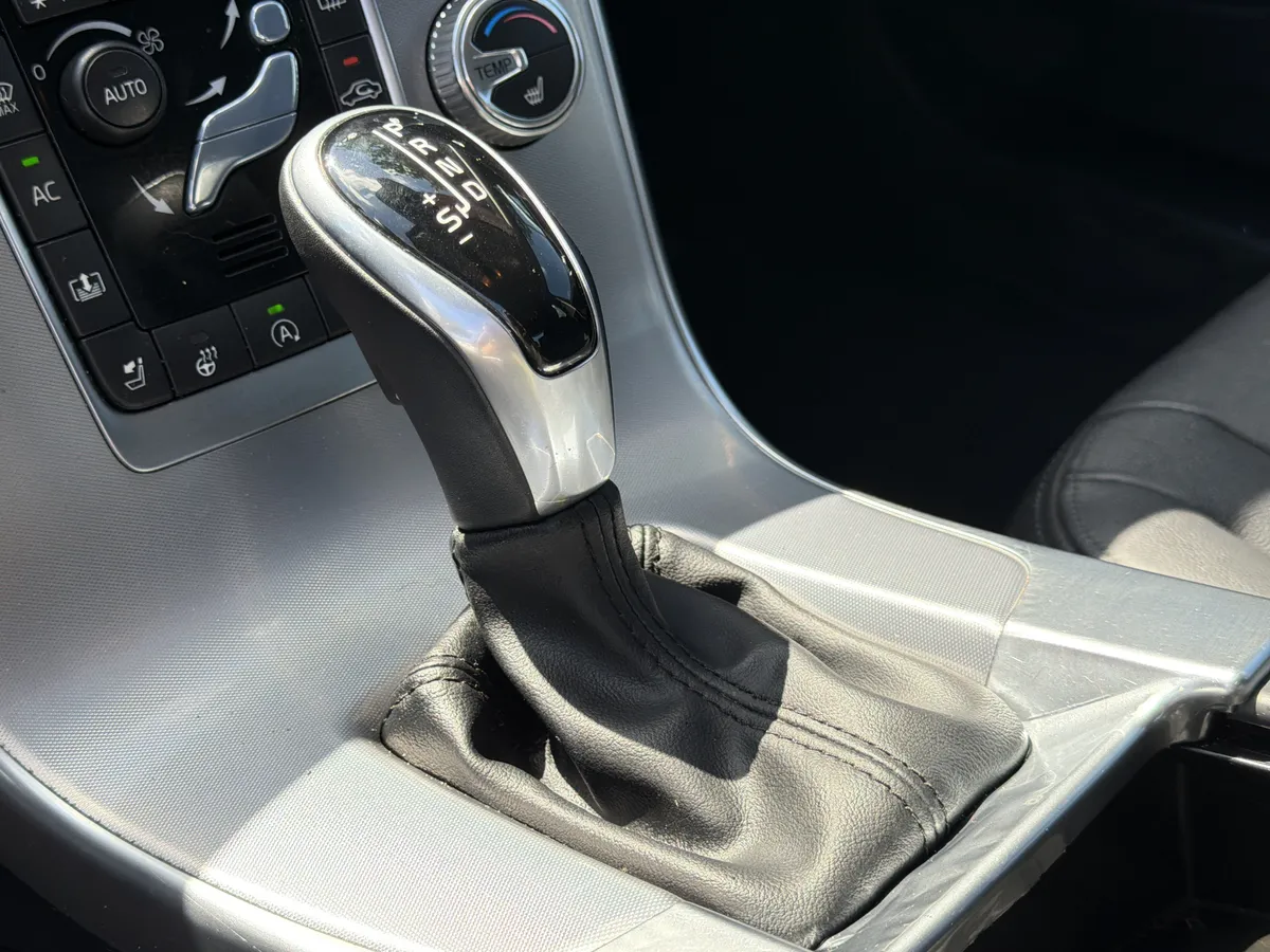 2018 Volvo S60 Inscription thumbnail 24