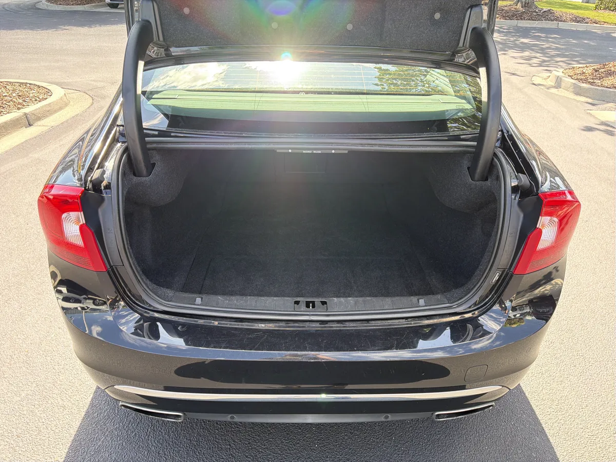 2018 Volvo S60 Inscription thumbnail 32