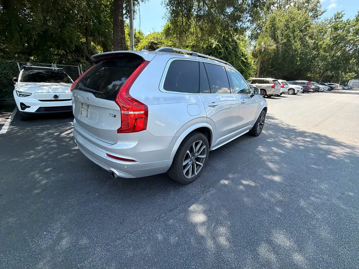 2018 Volvo XC90 Momentum thumbnail 12