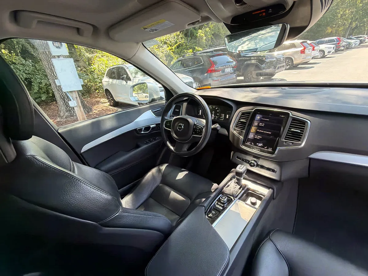 2018 Volvo XC90 Momentum thumbnail 16