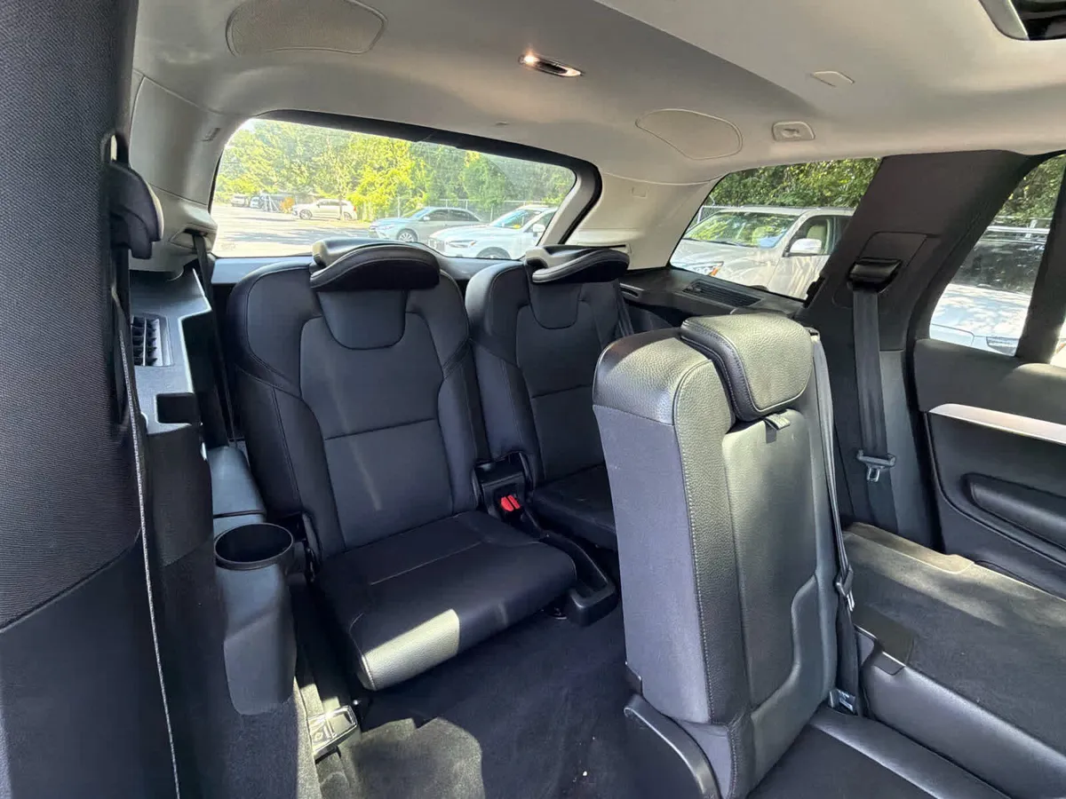 2018 Volvo XC90 Momentum thumbnail 19