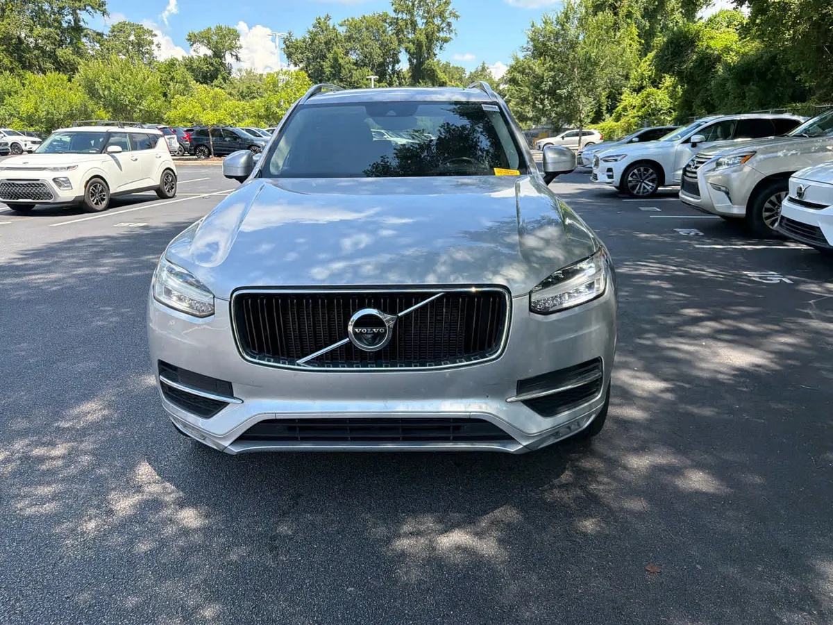 2018 Volvo XC90 Momentum thumbnail 2