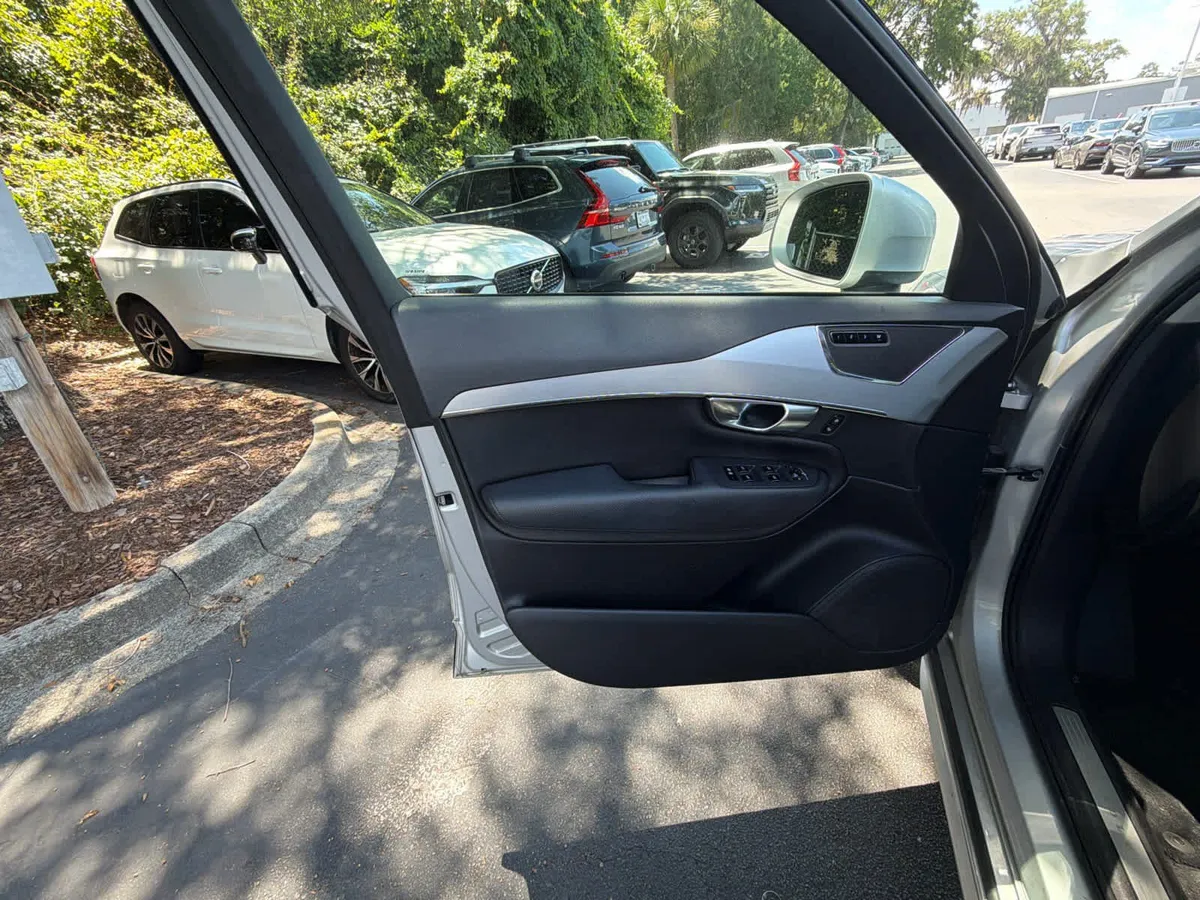 2018 Volvo XC90 Momentum thumbnail 22