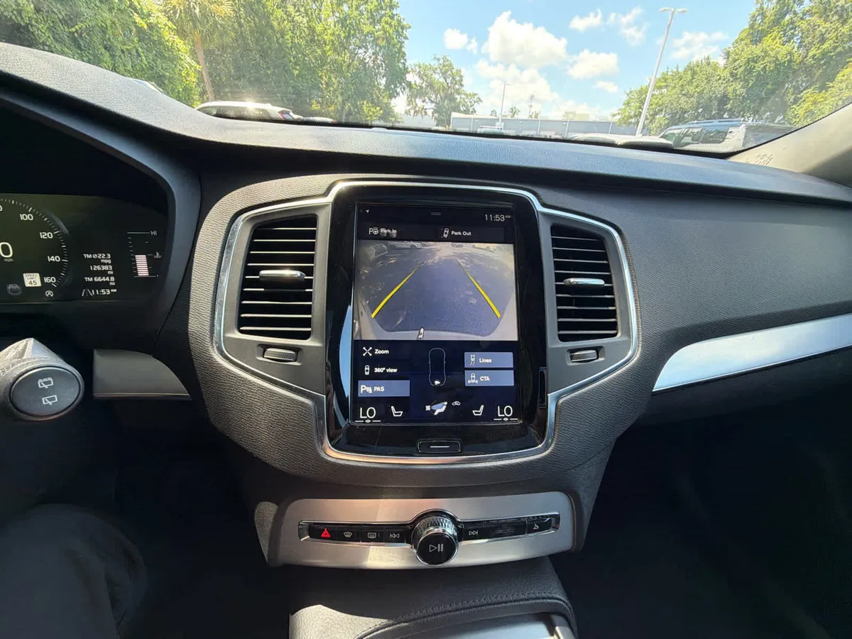 2018 Volvo XC90 Momentum thumbnail 29