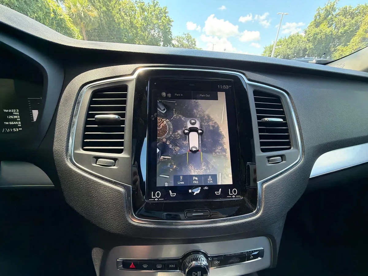 2018 Volvo XC90 Momentum thumbnail 30