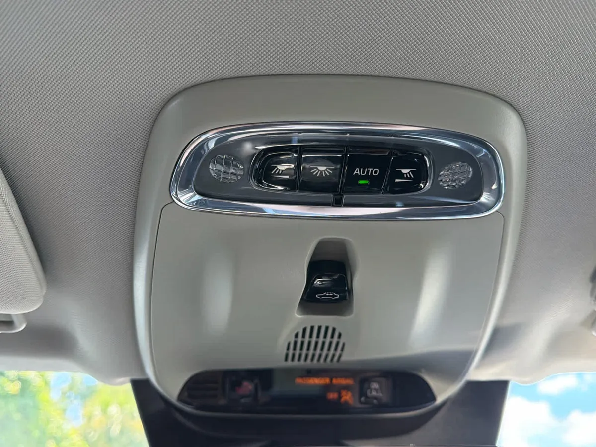 2018 Volvo XC90 Momentum thumbnail 33
