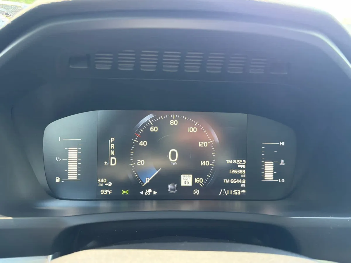 2018 Volvo XC90 Momentum thumbnail 34