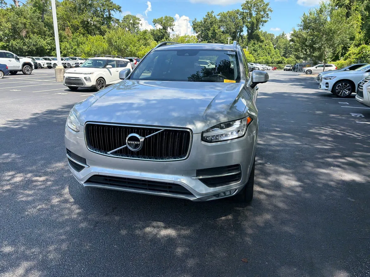 2018 Volvo XC90 Momentum thumbnail 4