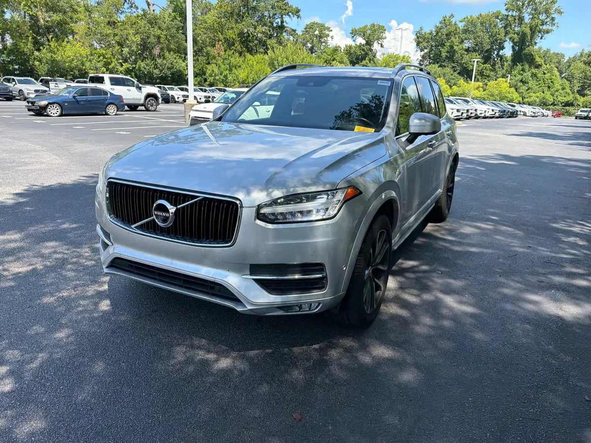 2018 Volvo XC90 Momentum thumbnail 5