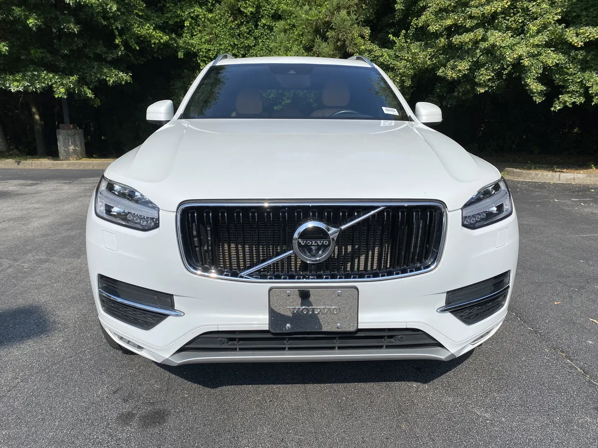 2018 Volvo XC90 Momentum thumbnail 2