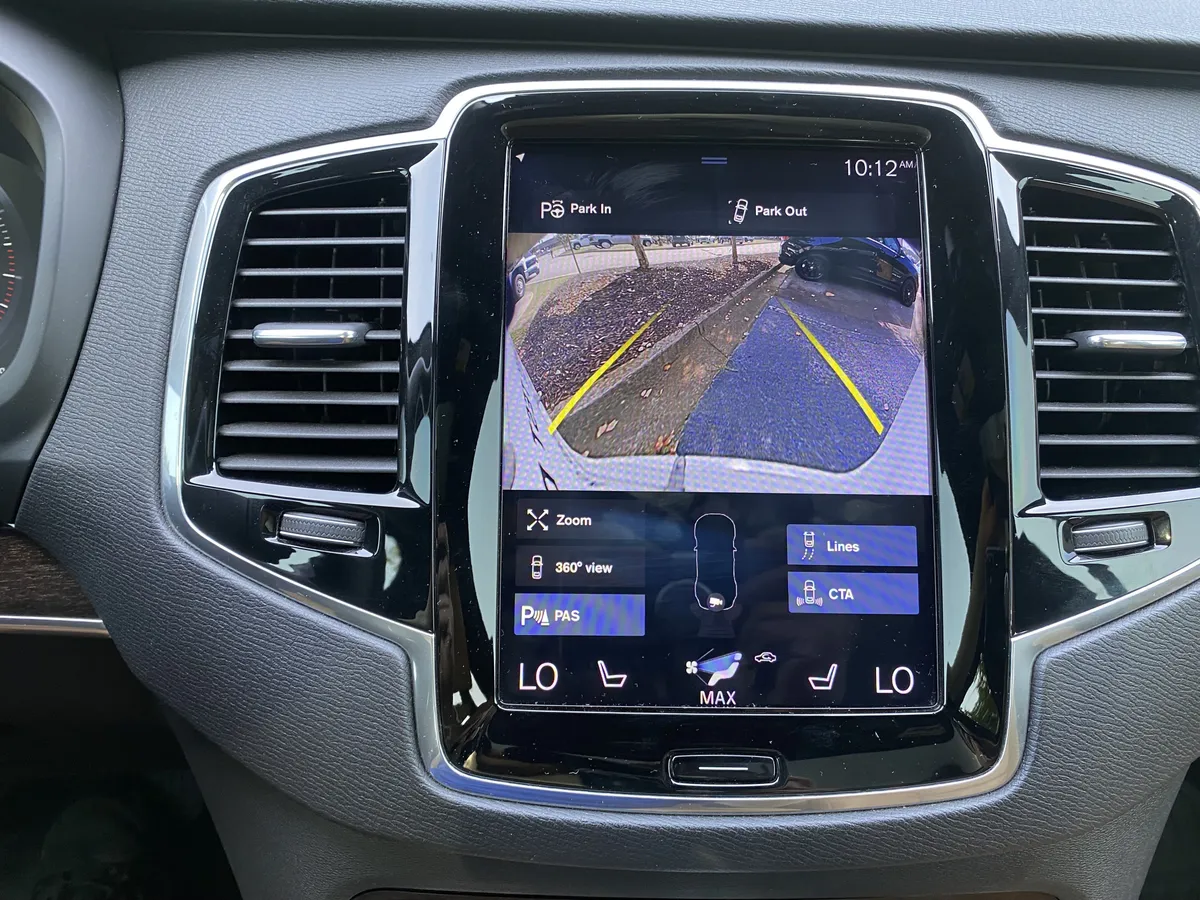 2018 Volvo XC90 Momentum thumbnail 23