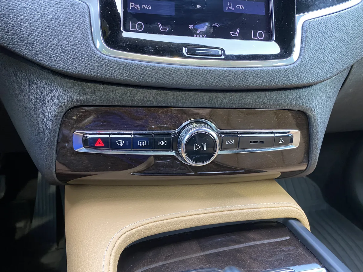 2018 Volvo XC90 Momentum thumbnail 24