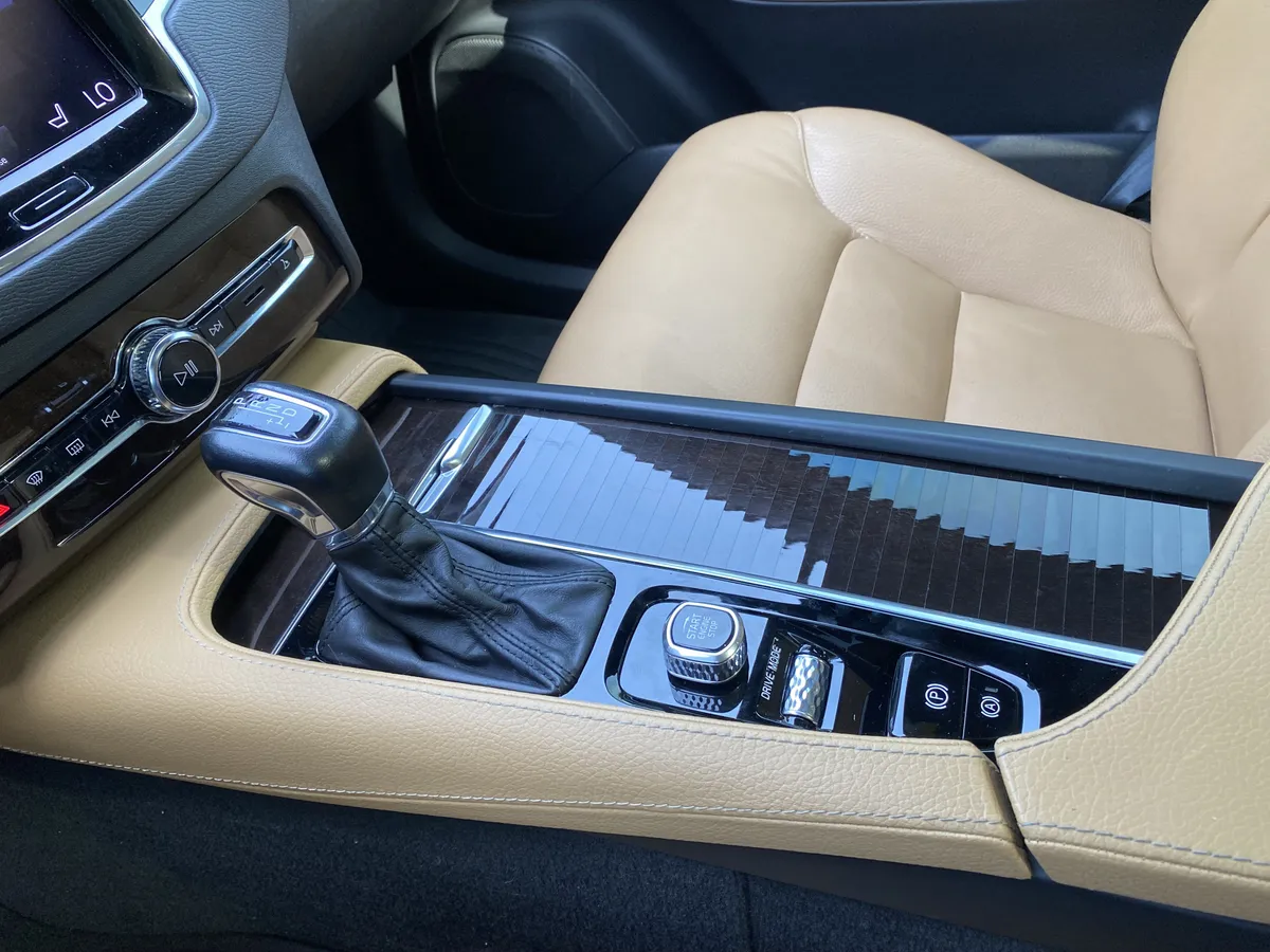 2018 Volvo XC90 Momentum thumbnail 25