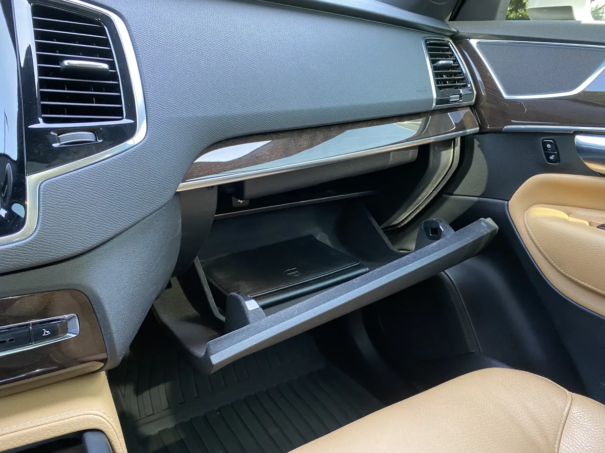 2018 Volvo XC90 Momentum thumbnail 27