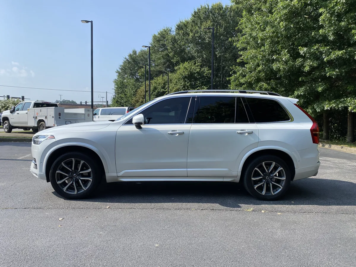 2018 Volvo XC90 Momentum thumbnail 5