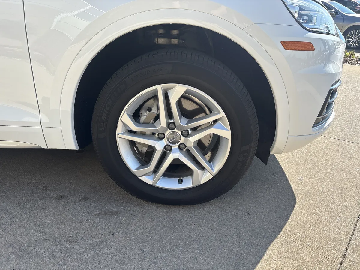 2019 Audi Q5 Premium thumbnail 12