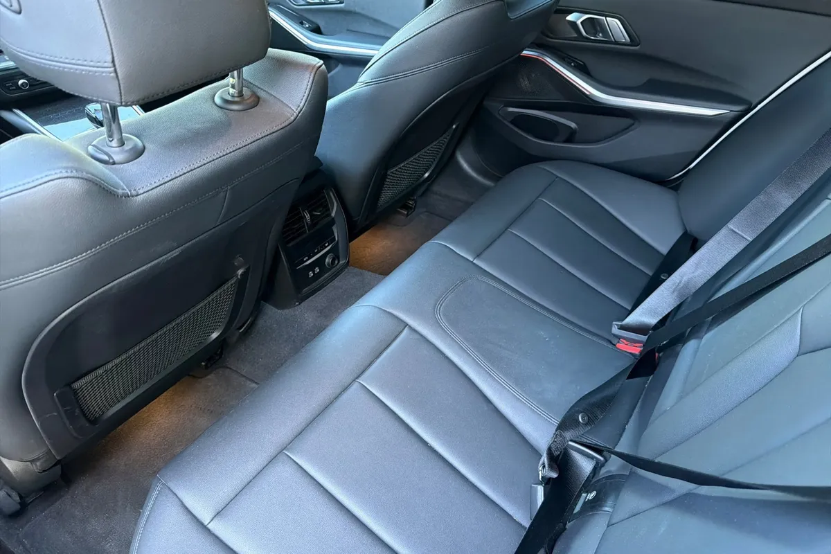 2019 BMW 3 Series 330i thumbnail 14