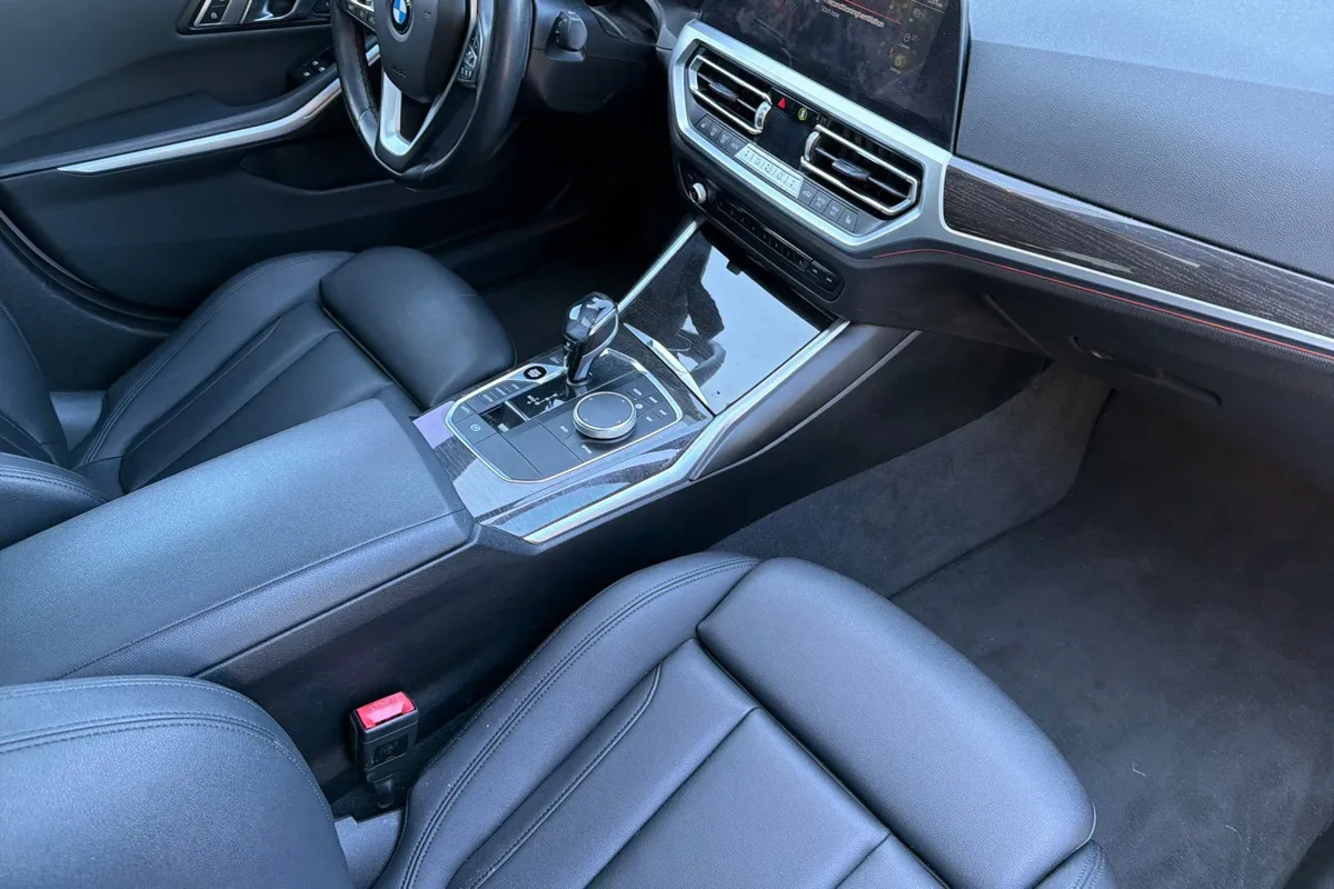 2019 BMW 3 Series 330i thumbnail 18