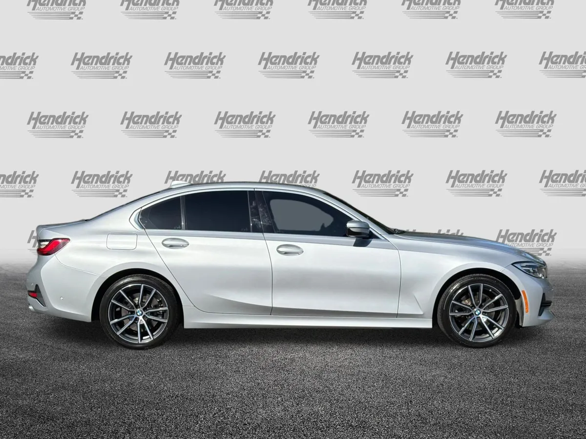 2019 BMW 3 Series 330i thumbnail 2