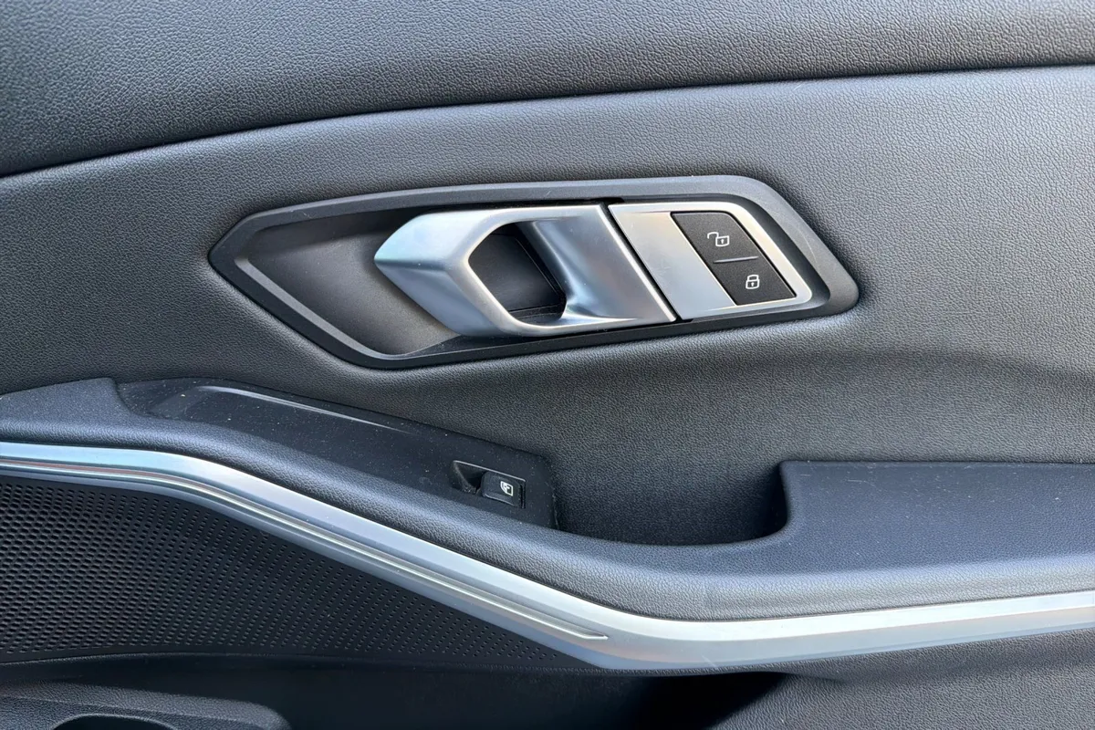 2019 BMW 3 Series 330i thumbnail 20