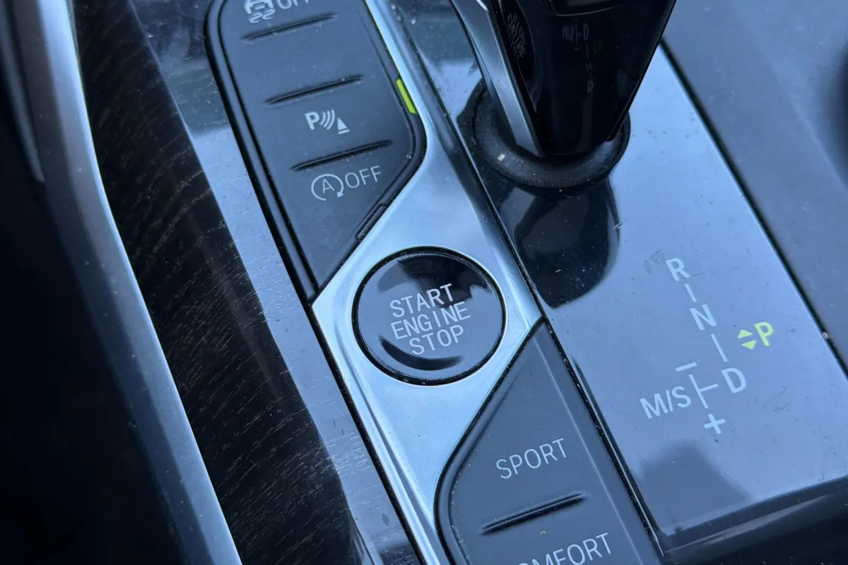 2019 BMW 3 Series 330i thumbnail 27
