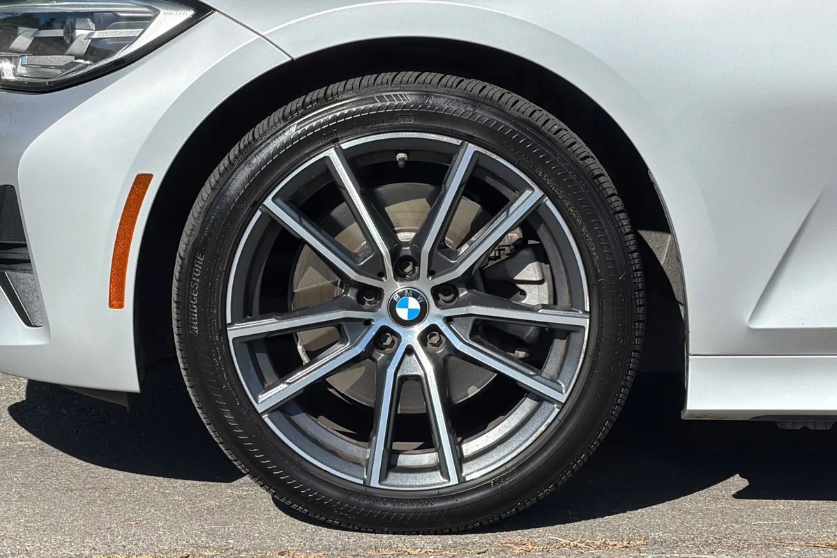 2019 BMW 3 Series 330i thumbnail 36