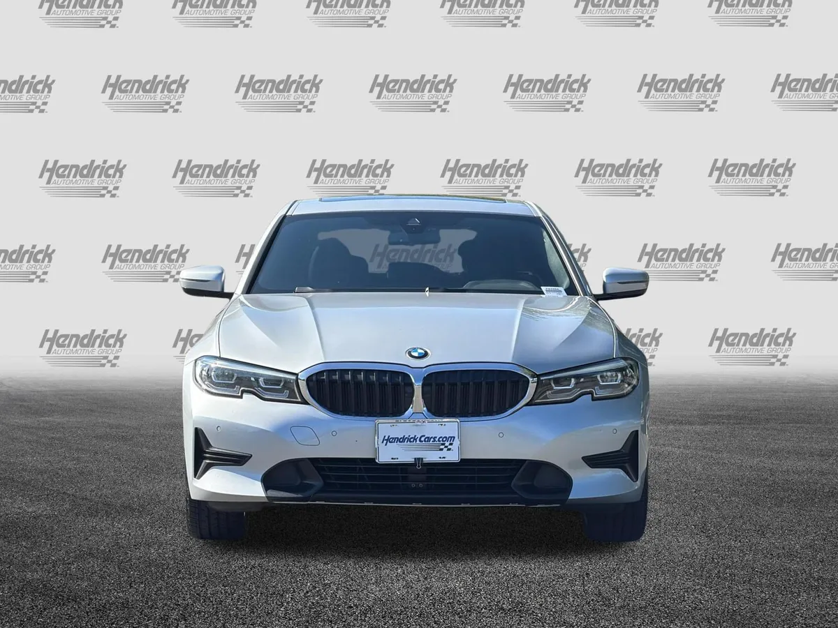 2019 BMW 3 Series 330i thumbnail 9