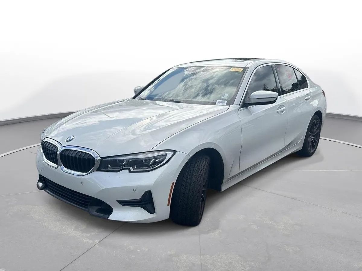 2019 BMW 3 Series 330i xDrive thumbnail 2