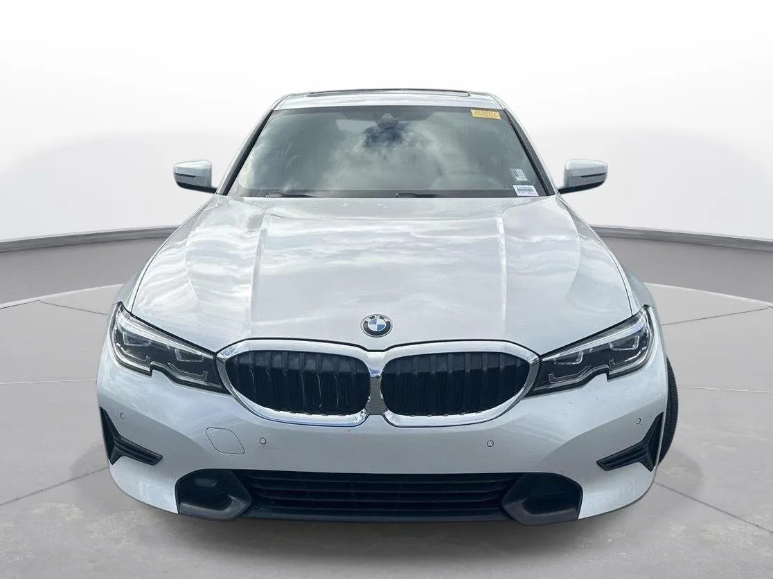 2019 BMW 3 Series 330i xDrive thumbnail 3