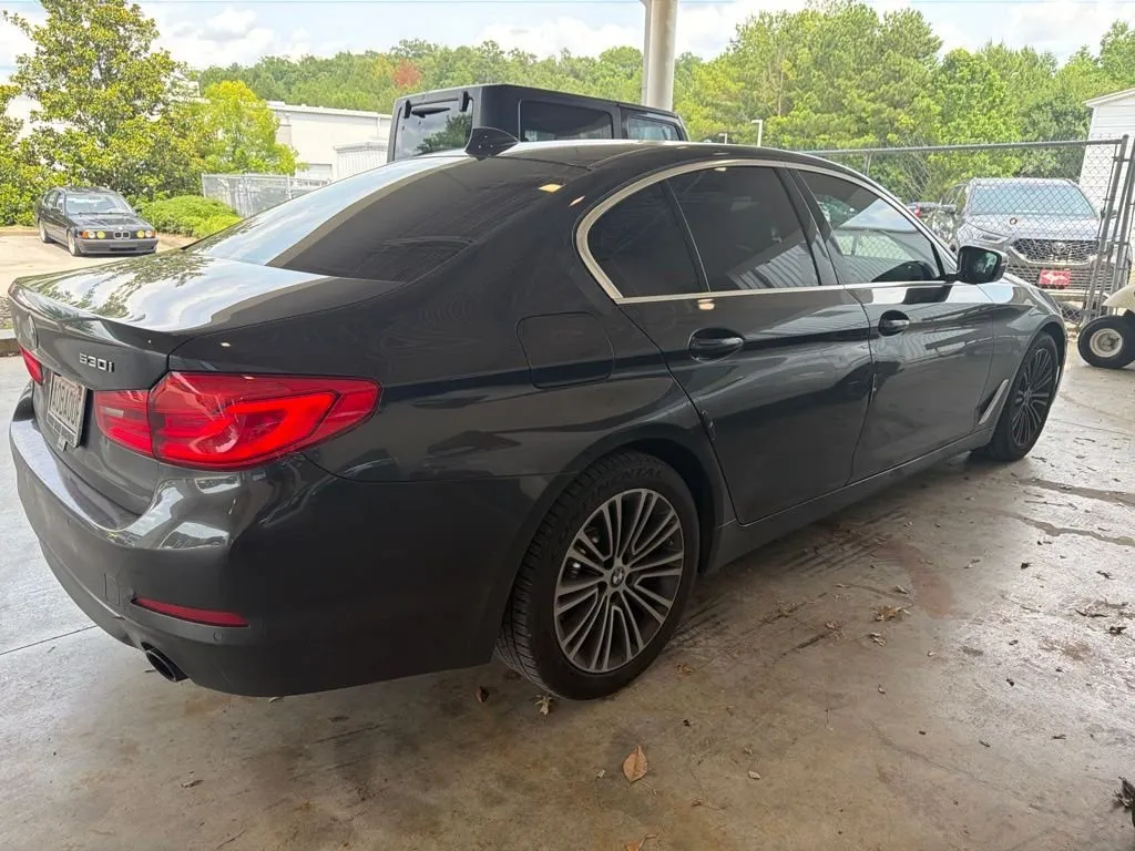 2019 BMW 5 Series 530i thumbnail 3